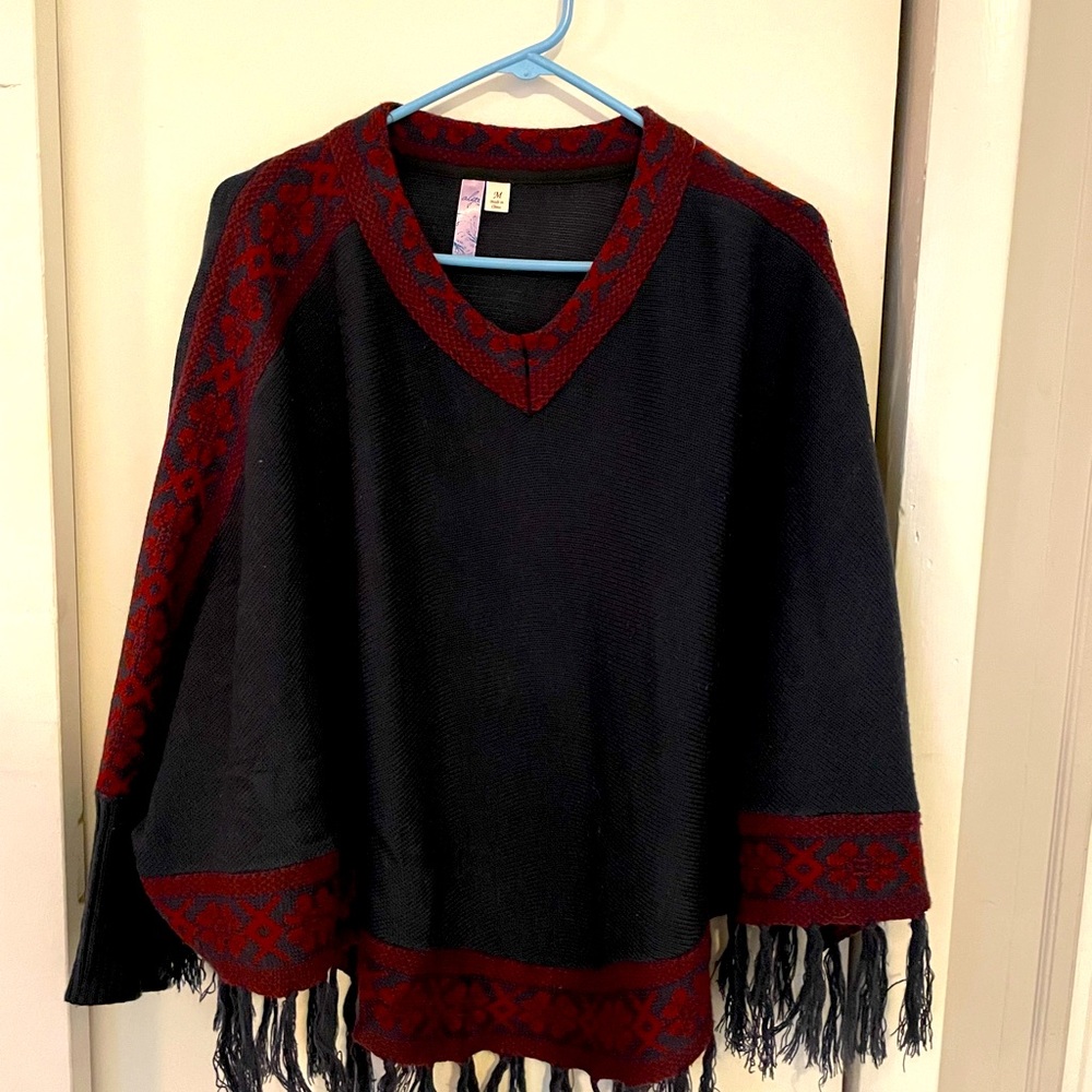 Alya v-neck poncho - Picture 1 of 5